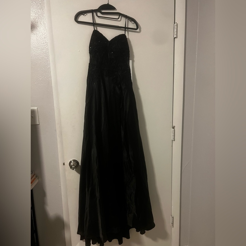 Elegant Black Evening Maxi Dress